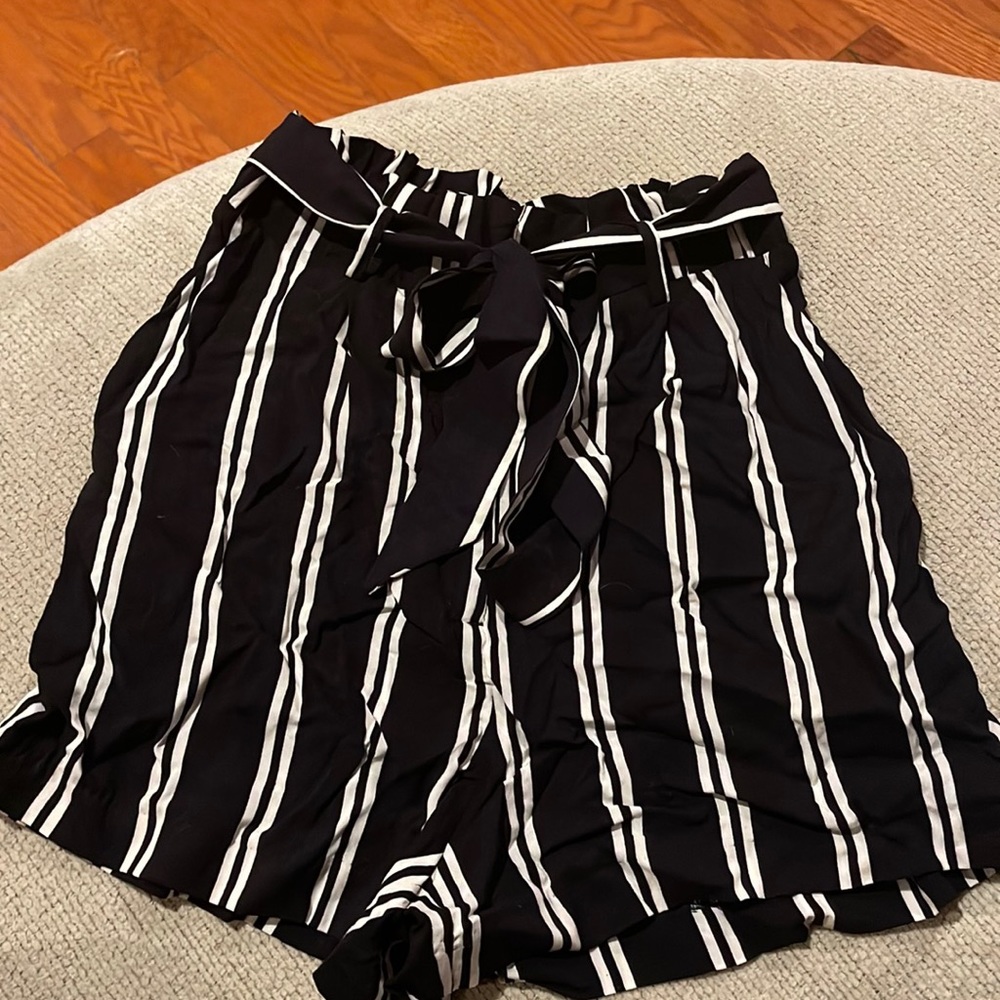Navy and white H&M paper bag shorts!